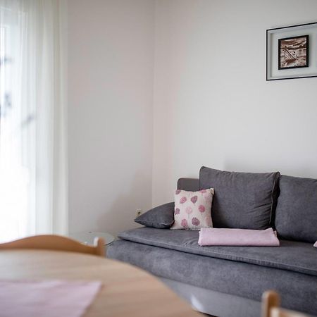 Apartments By The Sea Supetarska Draga - Donja, Rab - 11769 Rom bilde