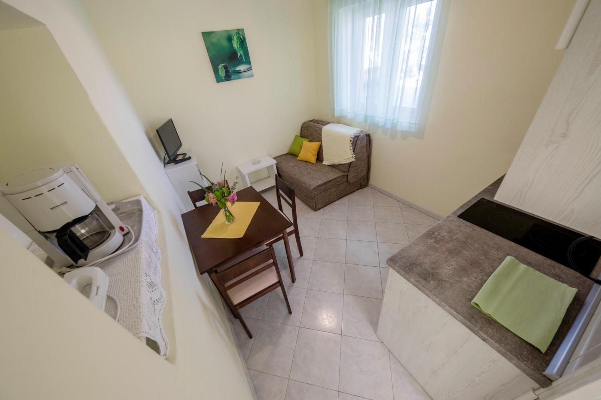 Apartments By The Sea Supetarska Draga - Donja, Rab - 11769 Rom bilde