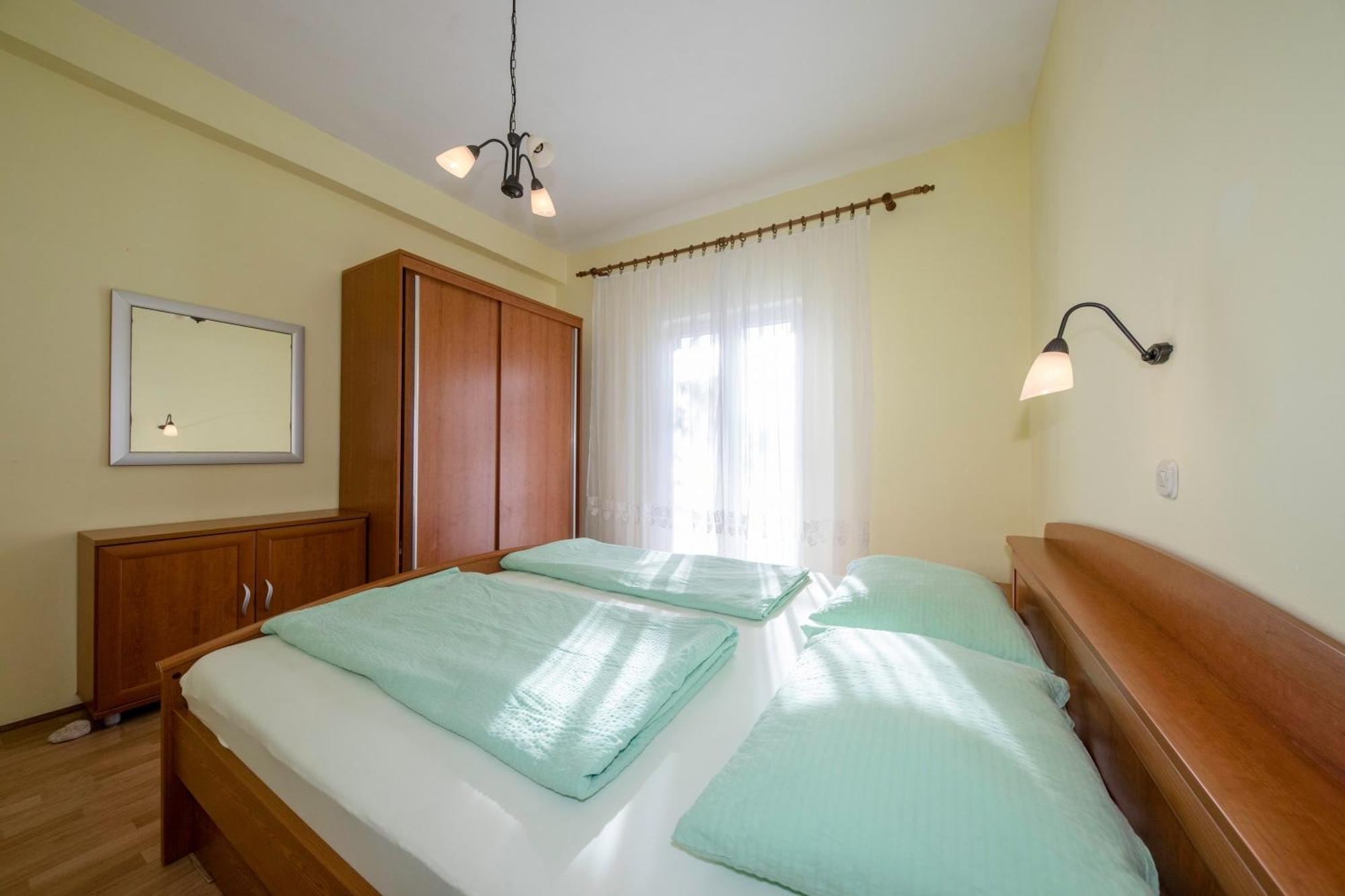 Apartments By The Sea Supetarska Draga - Donja, Rab - 11769 Rom bilde